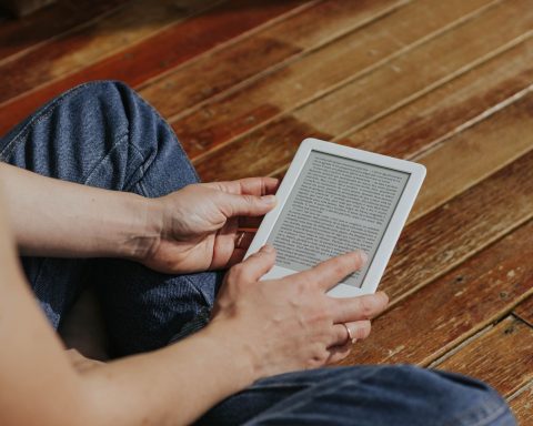 Kindle vs Kobo E-Reader: Which One Should You Buy?