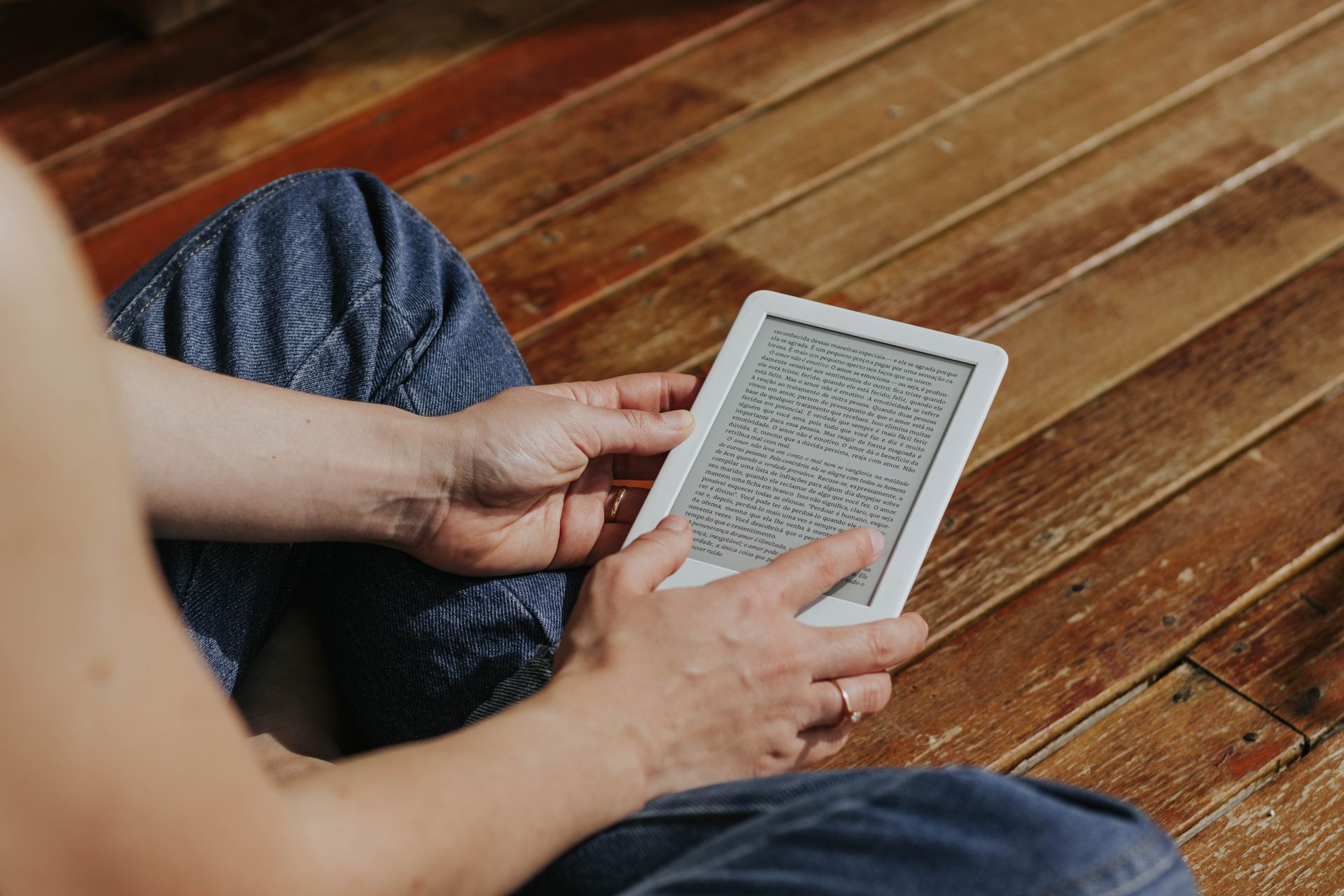 Kindle vs Kobo E-Reader: Which One Should You Buy?